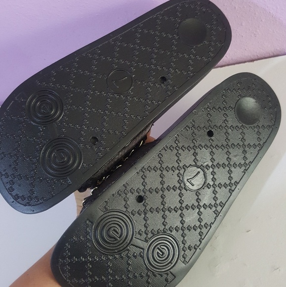 NWT Charles Albert black/gold chained slides - Picture 4 of 6